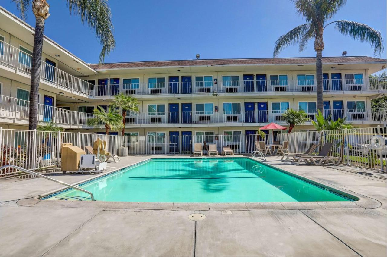 Motel 6-San Bernardino, Ca - North Serrano Village Buitenkant foto