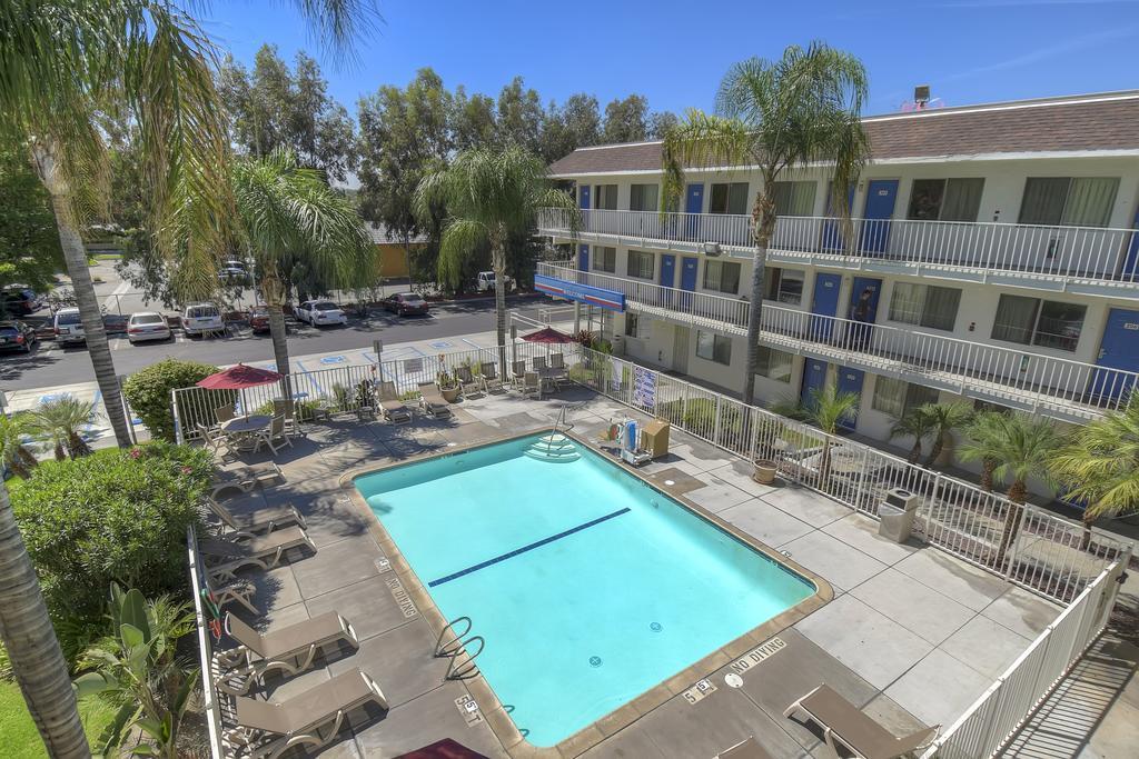 Motel 6-San Bernardino, Ca - North Serrano Village Buitenkant foto