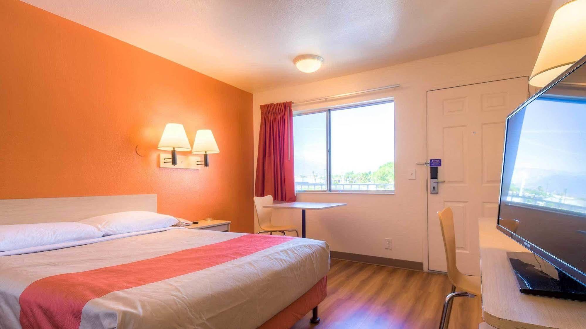 Motel 6-San Bernardino, Ca - North Serrano Village Buitenkant foto