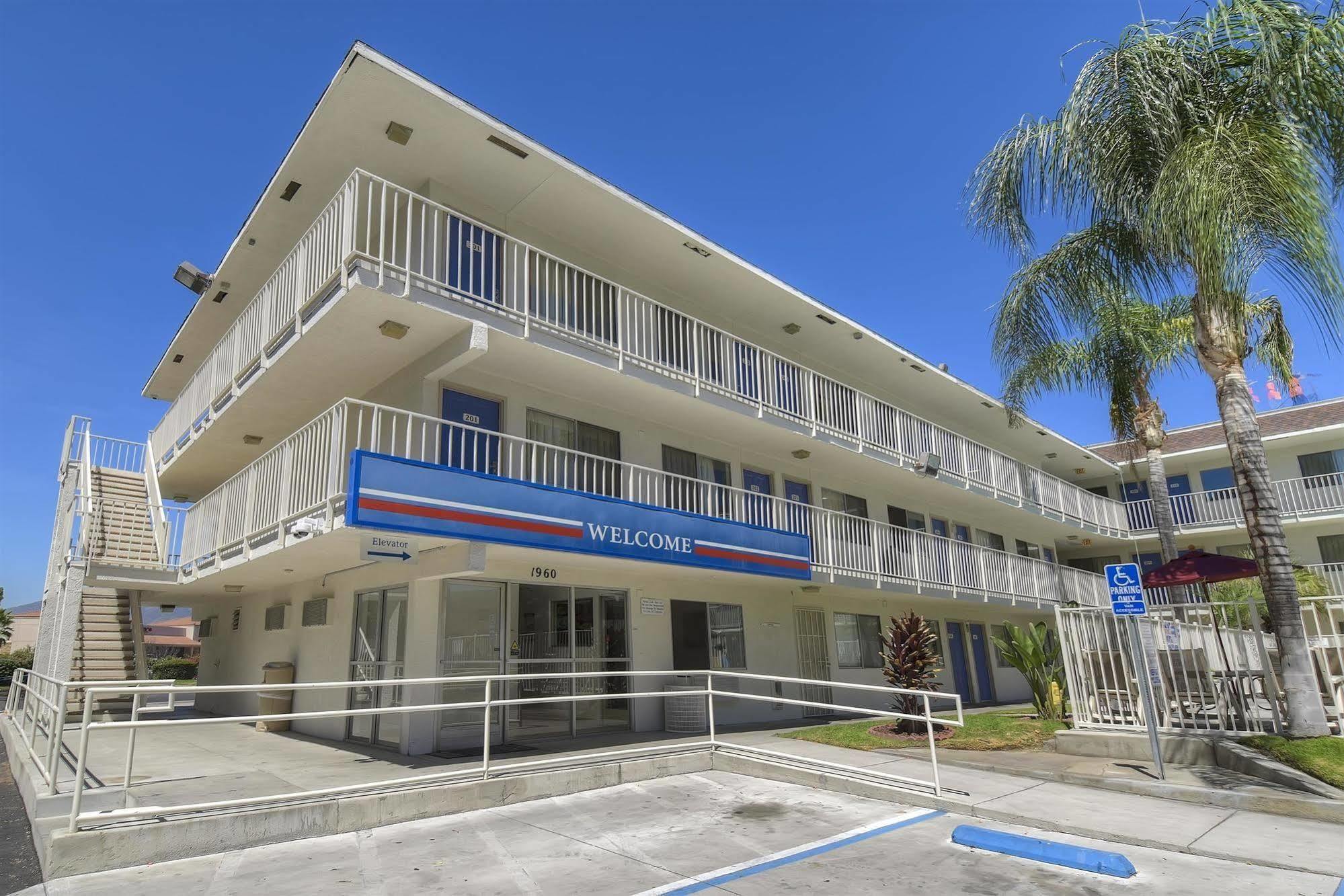 Motel 6-San Bernardino, Ca - North Serrano Village Buitenkant foto