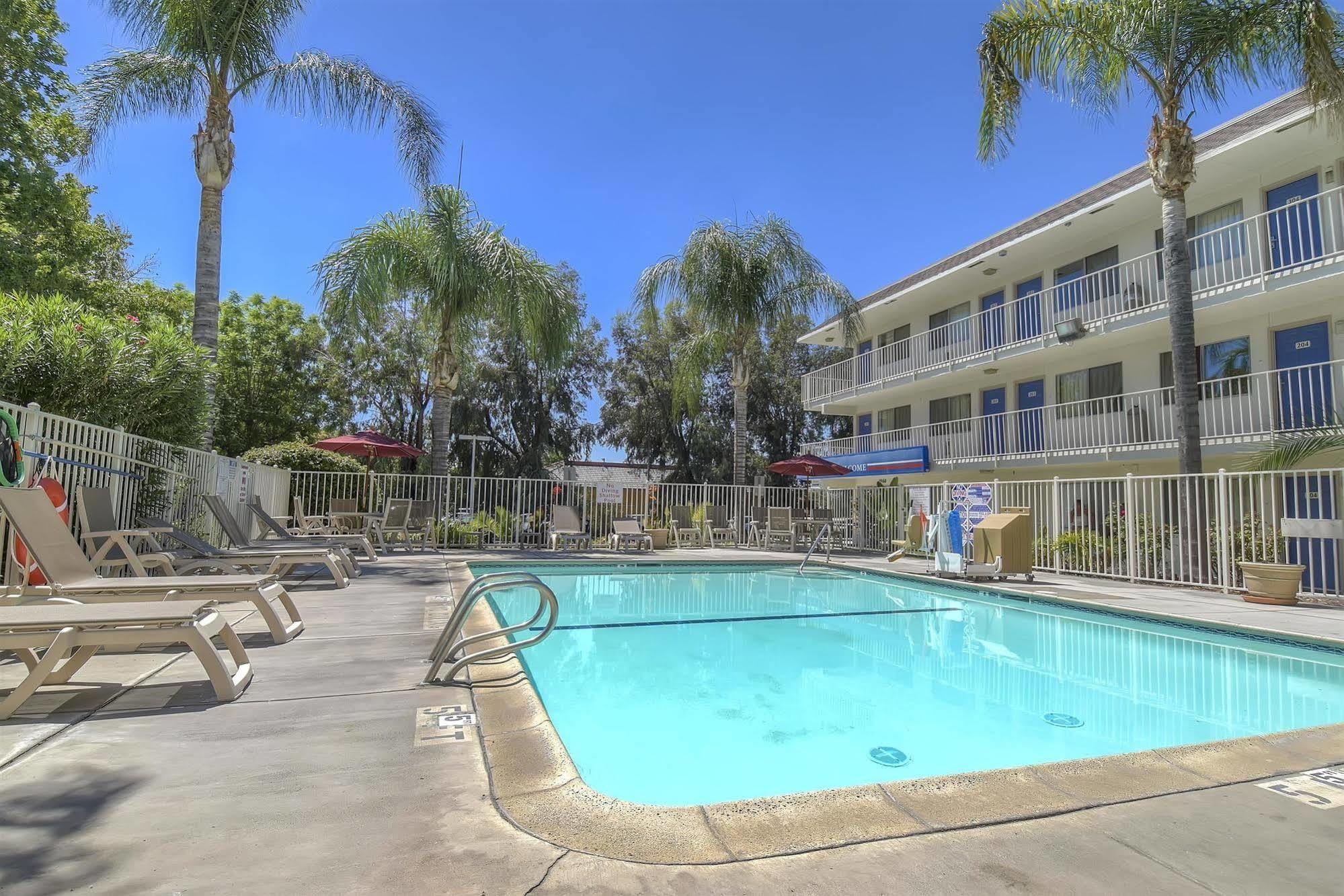 Motel 6-San Bernardino, Ca - North Serrano Village Buitenkant foto